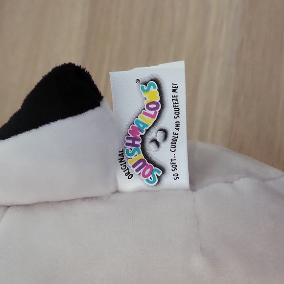 Gordon the Black Tipped Smiley Shark 8 inch Squishmallow - Picture 4 of 4